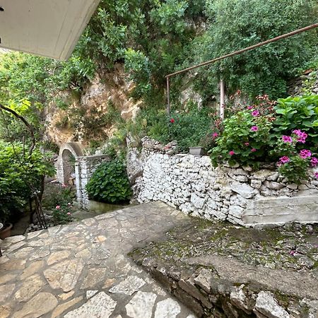 Gkiko'S Guest House Qeparo Exterior foto